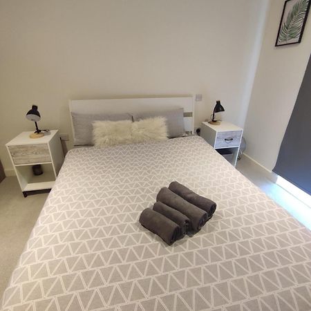 2 Bedroom 2 Bath 1 Ensuite In Roya Asenal Beautiful Views & Parking Londres Extérieur photo