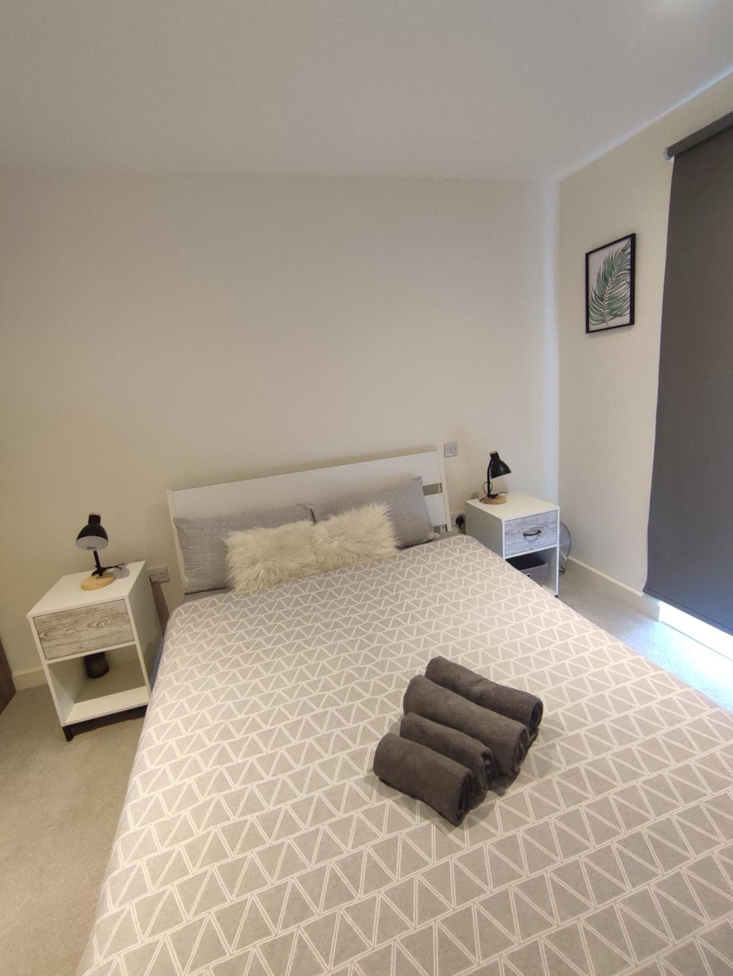 2 Bedroom 2 Bath 1 Ensuite In Roya Asenal Beautiful Views & Parking Londres Extérieur photo